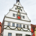 The Town Councillors' Tavern (1462访问量) Christmas market stalls in front of the Town Councillors' Tavern in Rothenburg ob der Tauber The Town Councillors' Tavern